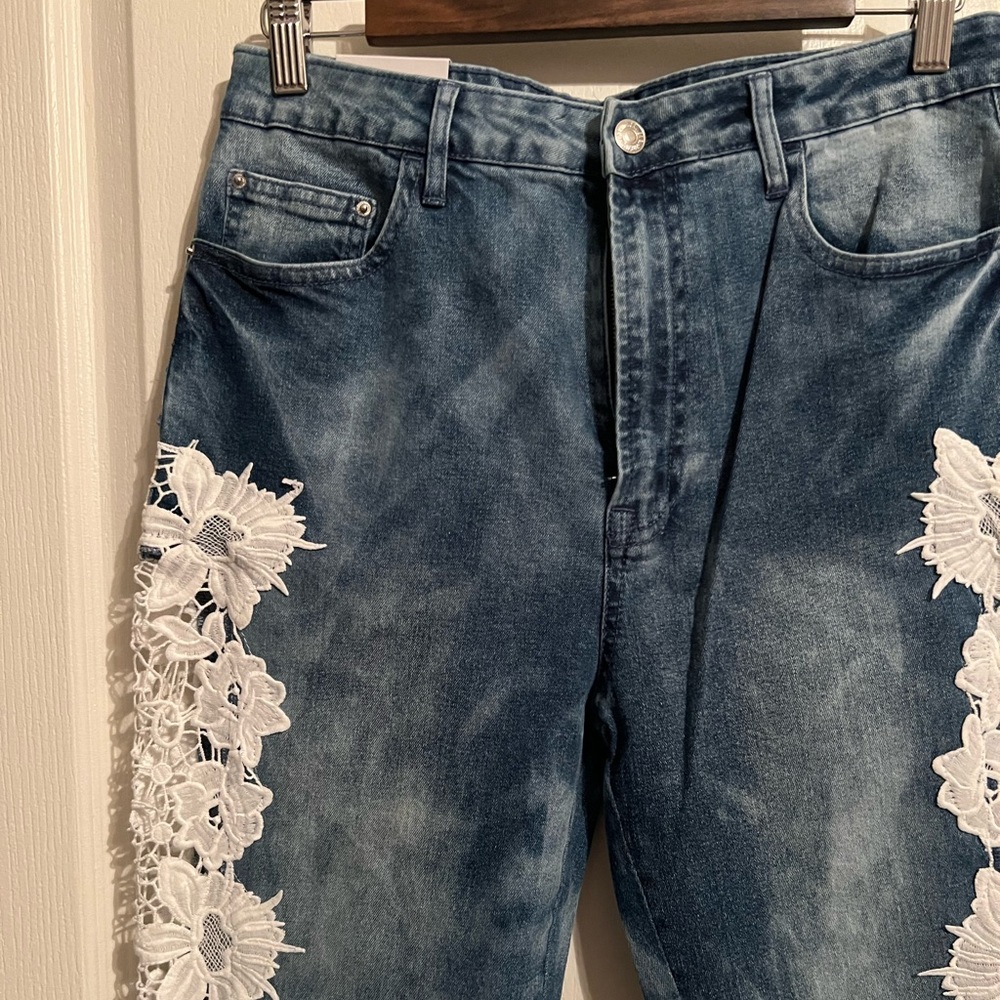 Forever 21 embroidered skinny jeans - Picture 4 of 5